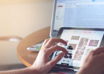 - U.S. ranks 43rd on worldwide mobile download speed