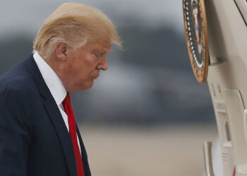 Trump disbans manufacturing council after CEOs exodus