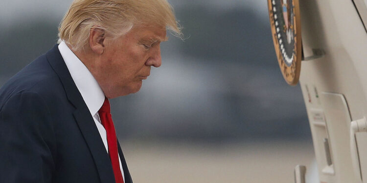 Trump disbans manufacturing council after CEOs exodus