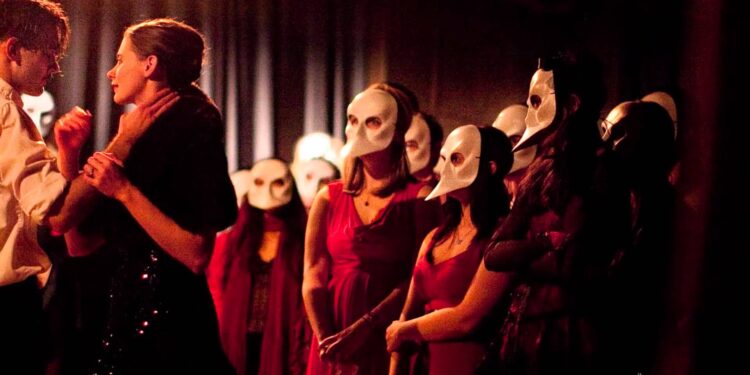 Sleep No More: a grasping experience