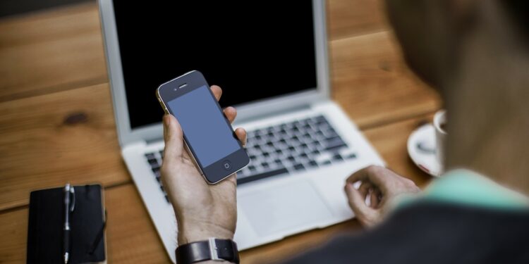 Minimizing electronic distractions at work