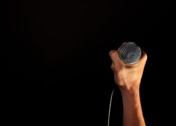 - Glastonbury entertains festivalgoers remotely despite technical failures