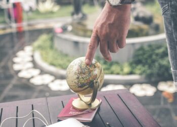 - G7 nations support deal to tax multinationals