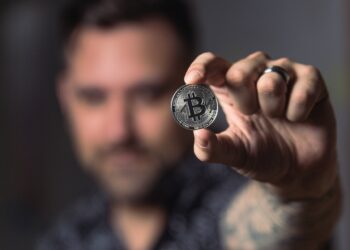 - Value of Bitcoin plunges amid broad cryptocurrency selloff