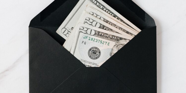 Warren Buffet gives away $4.1bn, resigns as trustee of Gates Foundation