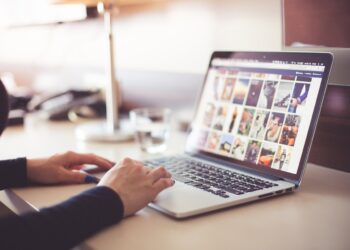 - Verizon sells Yahoo, other businesses to Apollo for $5bn