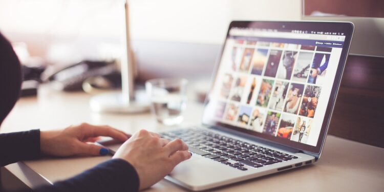 - Verizon sells Yahoo, other businesses to Apollo for $5bn