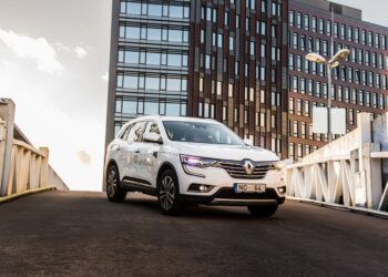 Renault signs gigafactory deals with French and Chinese firms