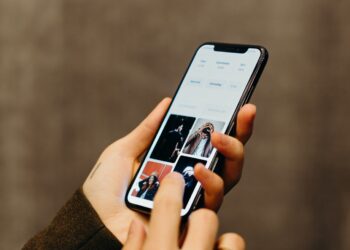 How to stop ‘doomscrolling’ and get the sleep you need: Radio Davos