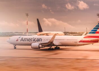 American Airlines warns of fuel shortages around the country