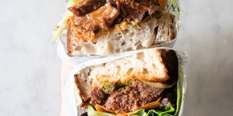 Subway upgrades menu, mobile app in comeback bid