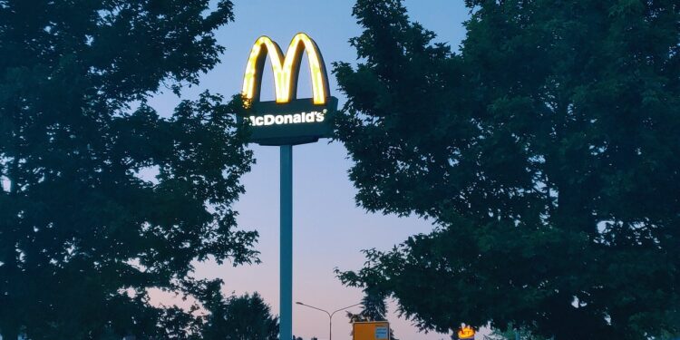 McDonald’s will require corporate workforce to get vaccinated