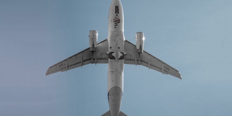 Airlines divided on whether to mandate Covid vaccines for employees - CEO North America Airlines divided on whether to mandate Covid vaccines for employees