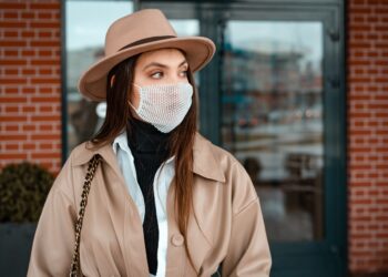 Two senior FDA vaccine regulators to leave agency