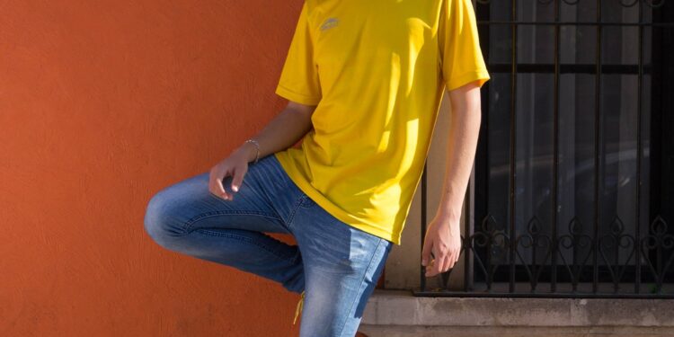 Abercrombie shares tumble amid supply chain problems, delayed back-to-school sales - CEO North America Abercrombie shares tumble amid supply chain problems, delayed back-to-school sales