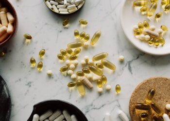 Walgreens to raise hourly wage to $15 by November 2022