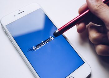 Facebook to buy $100m of unpaid invoices from minority-owned small businesses