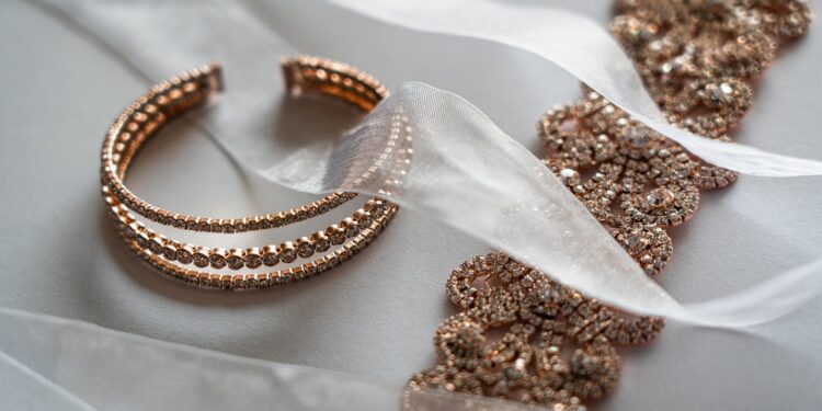 Signet Jewelers to buy Diamonds Direct for $490m