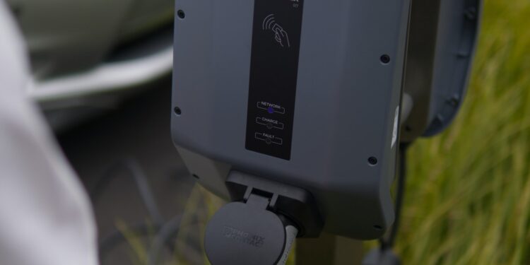 GM to install 4,000 EV charging stations across Canada