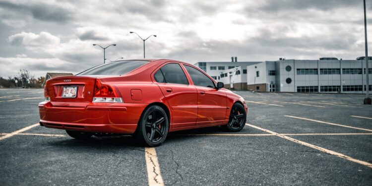 Volvo to recall nearly half a million cars after airbag fatality