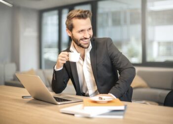 First bitcoin futures ETF rises 3% in NYSE debut