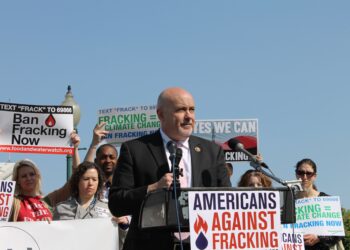 Democrats Introduce Bill For Banning Fracking