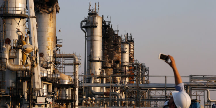 Chinese Independent Refiners Feel Beijing Pressure