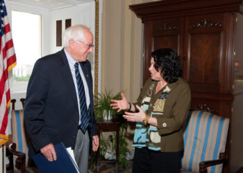 Bernie Sanders writes Warren Buffett in support of Local 40 strikers