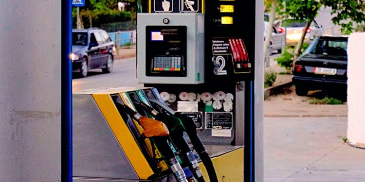 Why the price of gas continues to rise across Canada￼