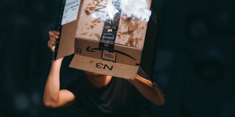 Delivery trucks and trains full of packages targeted by thieves in U.S. - CEO North America Delivery trucks and trains full of packages targeted by thieves in U.S.