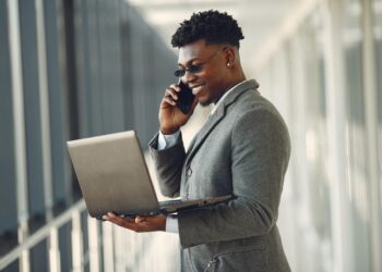 Walgreens CEO Roz Brewer to Leaders: Put Your Phones Away and Listen to Employees