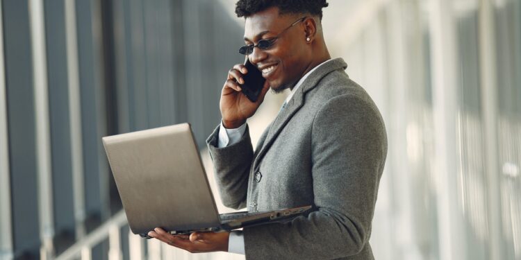 Walgreens CEO Roz Brewer to Leaders: Put Your Phones Away and Listen to Employees