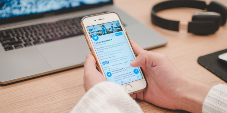 Twitter Rakes in $5 billion in 2021 Revenues: Loses Money