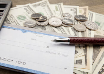 US High-Income Consumers also Living Paycheck to Paycheck