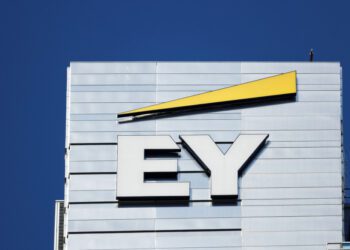 EY Plans to Spin Off Audit Business