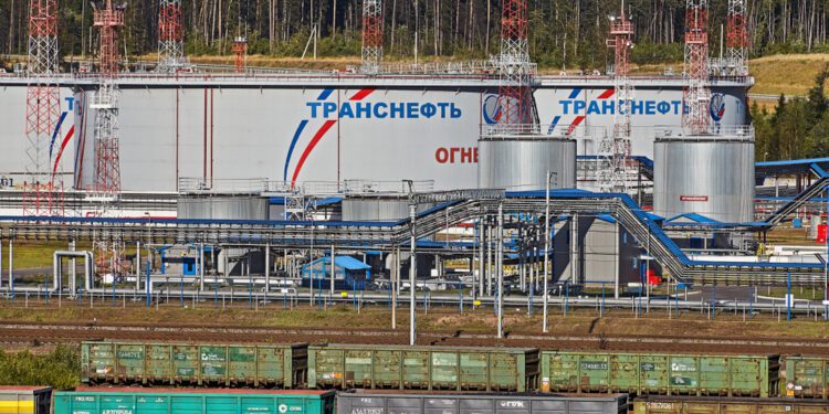 Russia’s Oil Production Plunges but Revenue Climbs