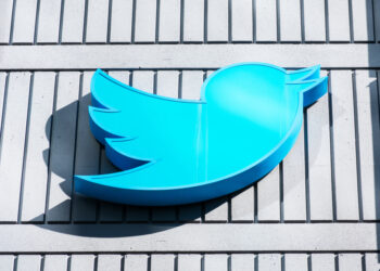 Dispute Over Twitter Fake Users Escalates