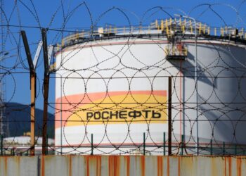 Oil Price Rises After EU Cuts Russian Imports