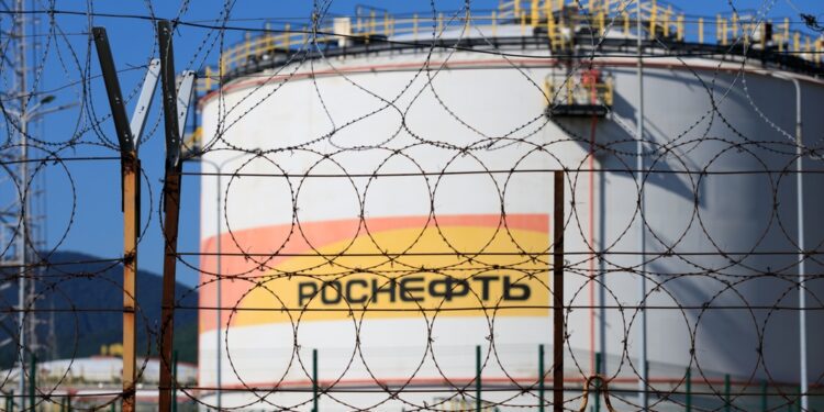 Oil Price Rises After EU Cuts Russian Imports