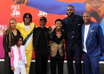 LeBron James is First Active NBA Player Worth $1 Billion