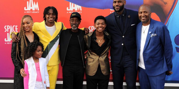 LeBron James is First Active NBA Player Worth $1 Billion