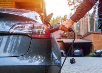 Automaker CEOs Urge Congress to Lift EV Tax Credit Cap