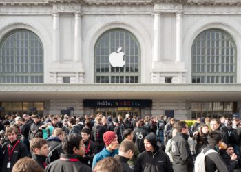 Apple Announces Redesigned MacBook Air with M2 Chip