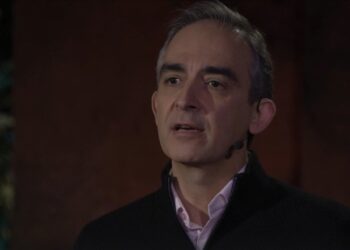 Why people and AI make good business partners / TED