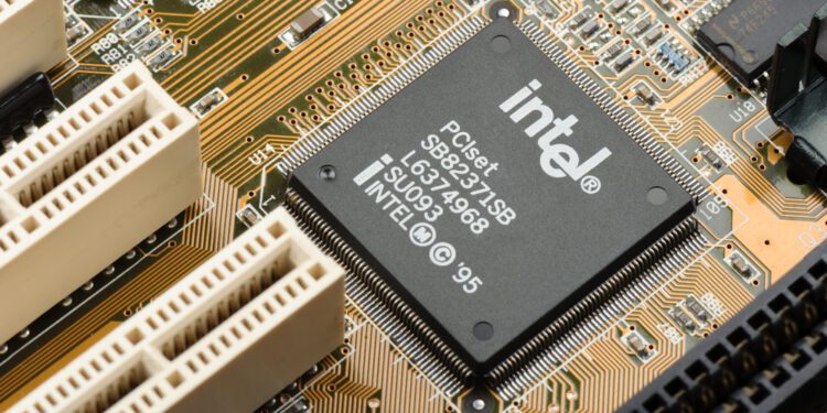 Intel signs $30 billion partnership with Brookfield