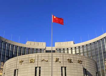 Oil drops as China’s growth slows, prompting surprise rate cut