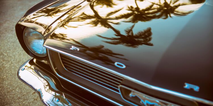 Mustang sticks with gas as Ford announces EV dealer program