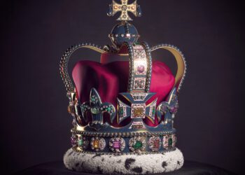 A ceremony with crowns, jewels and one spoon