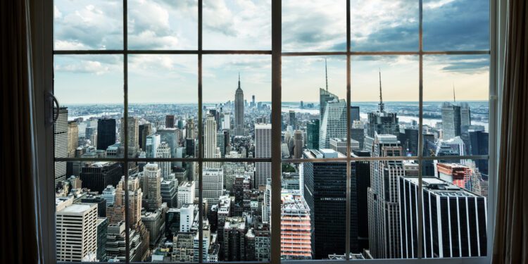 US commercial real estate prices fall for first time since 2011 - CEO North America Foreign Investors Have Returned to US Real Estate, but Not Where They Traditionally Went