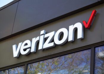 Verizon’s Profit Falls 23% as Price Increases Slow Growth